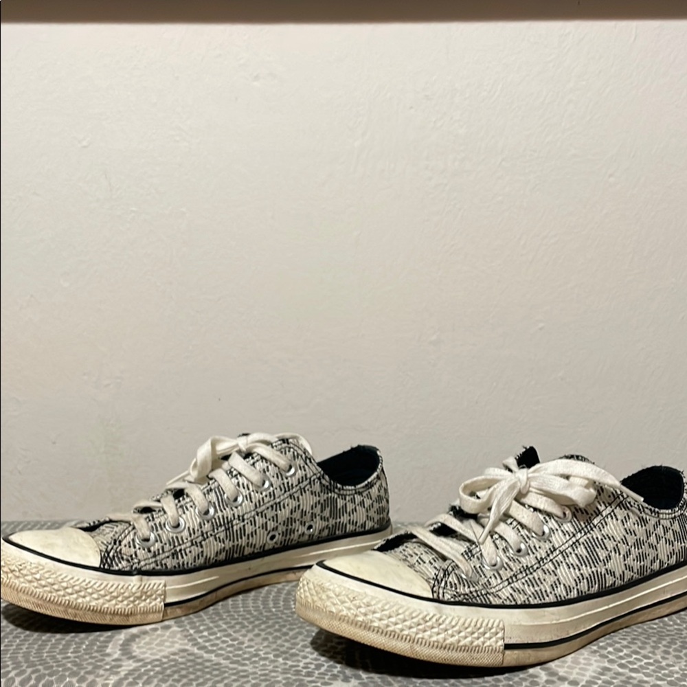Converse All Stars. Size 8. Black and white geometric pattern.